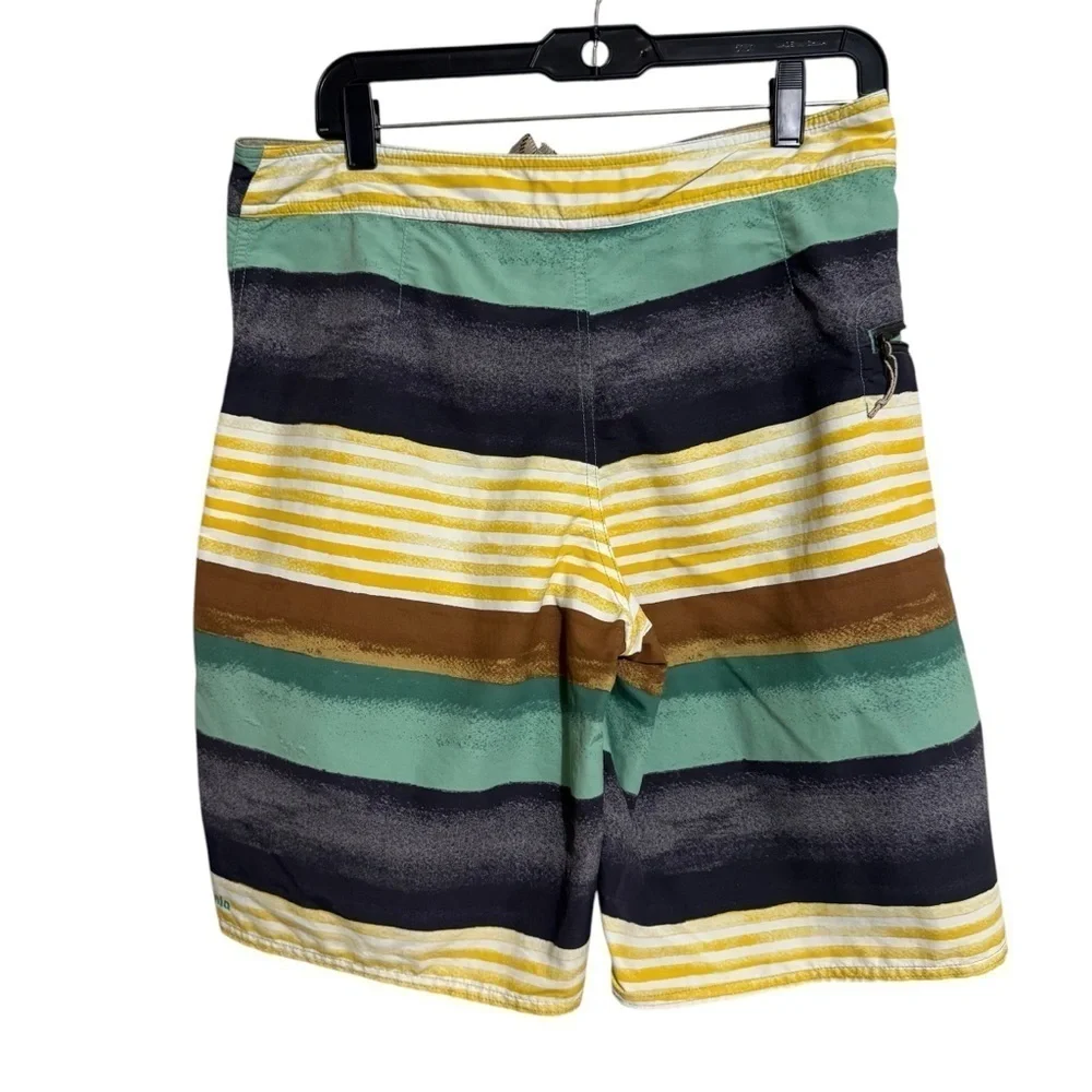Patagonia  M's Printed Wavefarer Board Shorts